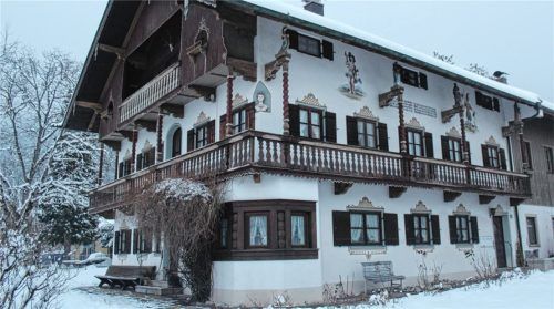 Dieses historische Gebäude in Nußdorf-Dorf soll größtenteils abgerissen und durch sechs Wohneinheiten ersetzt werden. Foto Steffenhagen