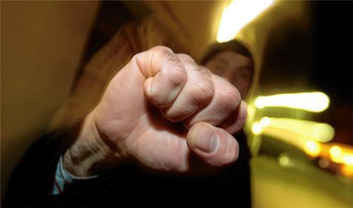 Ein Streit zwischen Nachbarn in Rosenheim hatte sich 2021 zu einer handfesten Auseinandersetzung hochgeschaukelt. Wer aber wen zuerst angriff, konnte auch vor Gericht nicht geklärt werden. Foto dpa