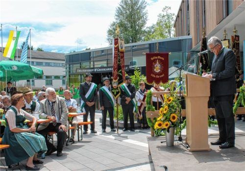 Festliche und freudige Stimmung herrschte bei der Einweihung des Rathauses. Fotos khe