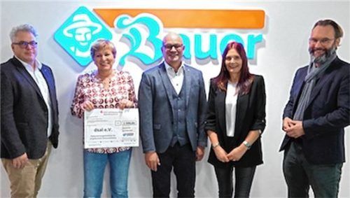 Gemeinsam helfen: (von links) Florian Kellner (Geschäftsführung CFO), Gabriele Gründl (Bundesvorsitzende dsai), Michael Janker (Geschäftsführung COO), Andrea Maier-Neuner (dsai) und Tim Schwertner (Geschäftsführung CCO). Foto  Bauer
