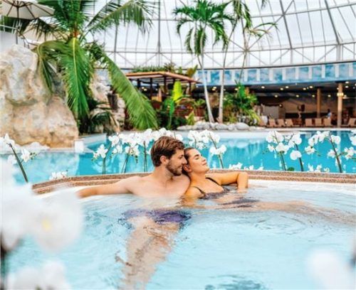 Herrlich entspannen lässt es sich in der größten Therme der Welt in Erding. Foto re