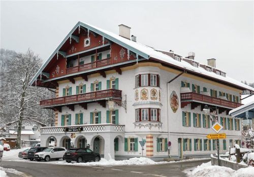 Im Erdgeschoss des Burghotels war das Restaurant „Zur Burg“ untergebracht. Das sollte nun für ein Startgebot von 359000 Euro versteigert werden. Foto Rehberg