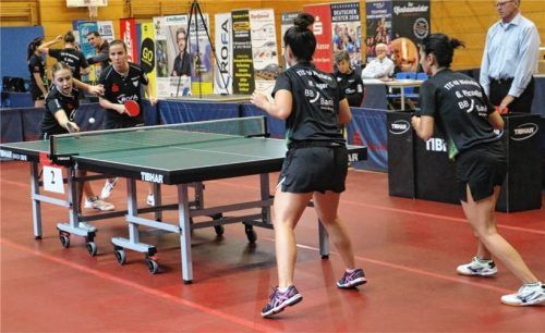 In der Vorrunde setzte sich das Duo Pranjkovic/Tiefenbrunner, das vor einer Woche bayerischer Doppel-Meister wurde, gegen Weinheims Paarung Jeger/Piccolin in fünf Sätzen durch.Foto Gerhard Erlich