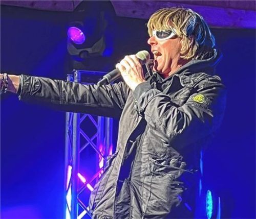 Mallorca-Barde Mickie Krause begeisterte 1500 Fans im Ruhpoldinger Championspark.Foto Karlheinz Kas