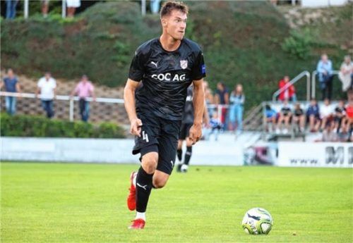 Maximilian Manghofer vom SV Erlbach wechselt ab Sommer zum TSV Buchbach.Foto Christian Butzhammer