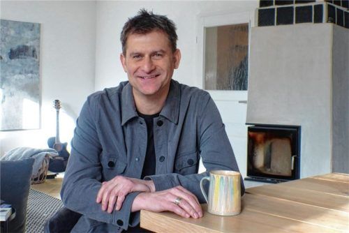 Michael Altinger ist als gefragter Kabarettist viel unterwegs. Zuhause ist er in Bachmehring. Foto Burlefinger