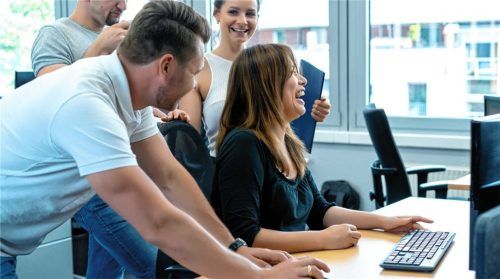 Neben dem entsprechenden Wissen sind Konzentrationsfähigkeit, technisches und räumliches Verständnis, Teamfähigkeit und andere Fähigkeiten und Interessen wichtig, um den richtigen Beruf zu wählen. Die Berufsberatung der Agentur für Arbeit hilft dabei. Foto adobe stock/yuliya kirayonak
