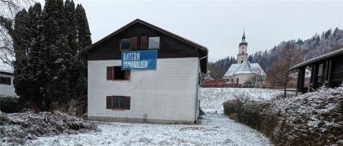 So sieht das Gelände am Pfarrer-Gierl-Weg in Kiefersfelden aus, auf dem schon bald ein Wohnkomplex entstehen soll. Foto Hoffmann
