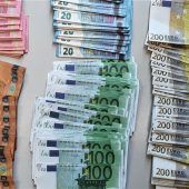 Falschgeld in Schuhschachtel