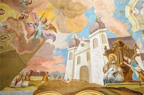 Strahlende Farben: das Deckengemälde in der Wallfahrtskirche Maria Stern.Foto Hötzelsperger
