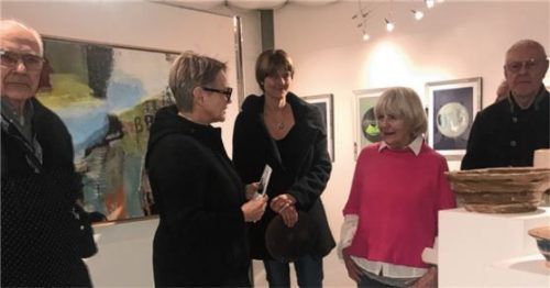 Über die Besucher der Ausstellung freuten sich (von links) Wolf Heyner, Vorsitzende Martina Thalmayr, Stephanie Zwerschke, Marianne Igel und Helmut Metzger.Foto Bößwetter