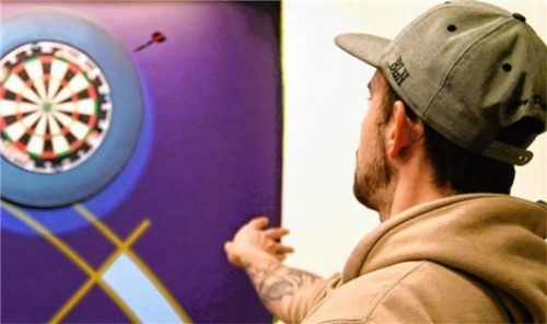 Zielsicher: die Rosenheimer Darter beim Montagsturnier vor dem Halbfinale.