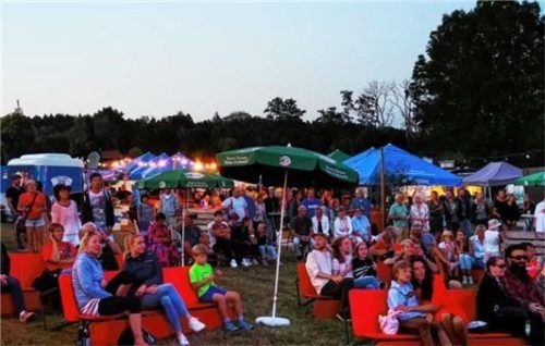 Zog viel Publikum an: das Streetfoodfestival in Gstadt.