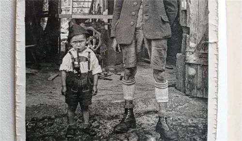 Zünftig und fesch: Schon als kleines Kind liebte es Peter Reisner, mit der Lederhose herumzulaufen. Foto privat