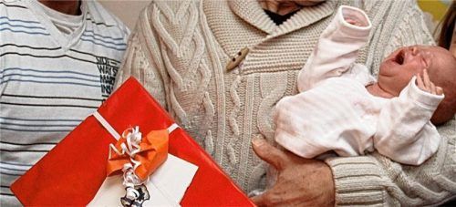 71 Säuglinge haben im vergangenen Jahr das Kieferer Baby-Paket erhalten. Foto Schmidt