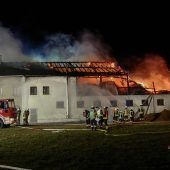 Bauernhof brennt nieder: Zwei Millionen Euro Schaden