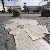 Die wehenden Flugblätter im Lichthof – Wie eine Panne zum Sinnbild des Widerstands wurde