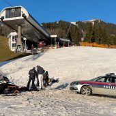 Bayer (38) stürzt mit Fallschirm auf Skipiste