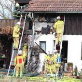 Hausfassade gerät in Kolbermoor in Brand