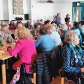 Senioren treffen sich zum traditionellen Fischessen