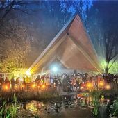 Über 500 Menschen feierten das Lichterfest im Stadtpark