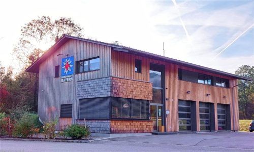An die Zentrale der Bergwacht Oberaudorf-Kiefersfelden soll ein dringend benötigtes Lager für Geräte und Ausrüstung angebaut werden. Foto Re