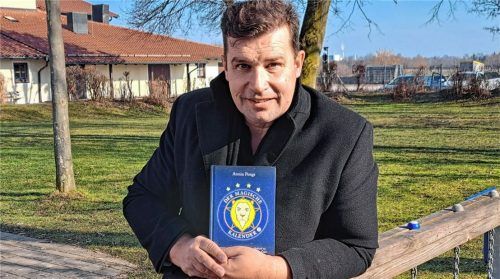 Armin Pongs will mit seinem Buch „Der magische Kalender“ Kinder zum Lesen animieren. Foto Hadersbeck
