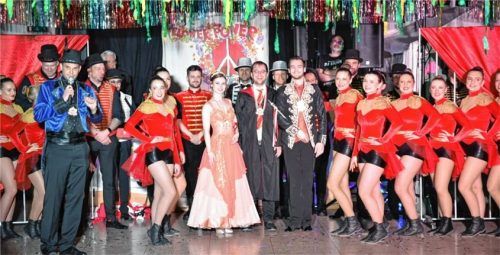 Den Faschingsorden erhielt Pfarrer Martin Gehringer (Mitte) von Prinzessin Carina I. Foto ruprecht