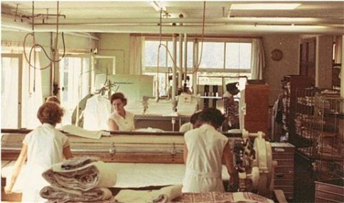 Der Grundstein für das heutige Unternehmen wurde 1965 in der kleinen Wäscherei Mandelsberger in Rosenheim gelegt. Foto Stangelmayer