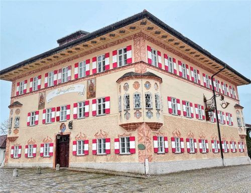 Der Kern der Legende: Der älteste Teil von Heinz Winklers „Residenz“ in Aschau wurde im Jahr 1606 gebaut. Foto H. Reiter