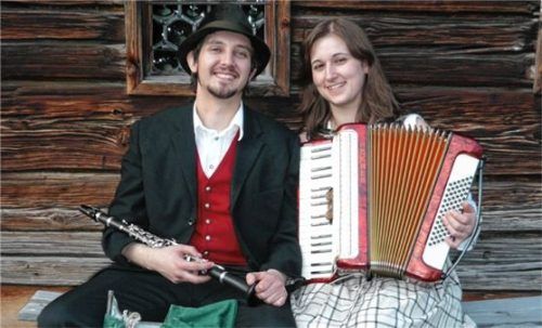 Der Zwoagsang Mare und Michi: Georg und Kathrin Fankhauser sind bei „Volksmusik beim Wirt“ zu Gast. Foto  re
