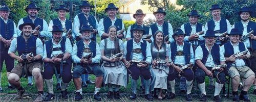 Die Böllergruppe Salmanskirchen feierte ihr 25-jähriges Bestehen. Foto Stettner