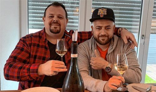Die „Burger Brothers“, Gabriel (links) und Andreas Both, ziehen nach dem Aus in Bad Feilnbach nach Kolbermoor. Foto Burger Brothers