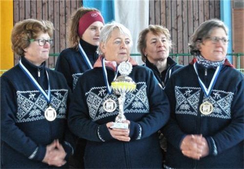 Die Damen vom EC Bad Feilnbach blieben in der Rückrunde ungeschlagen und haben sich als Meister der Bayernliga für die Bundesliga qualifiziert.Foto Albert Kamhuber
