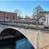 In die neue Brücke an Alter Spinnerei ziehen Büros ein