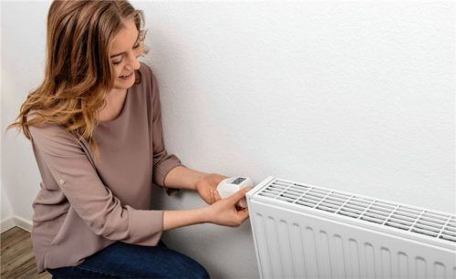 Die gewünschte Temperatur wird vom Thermostat automatisch angesteuert und exakt gehalten, damit keine unnötige Wärme bereitgestellt wird. Foto djd/eQ-3/Schulte