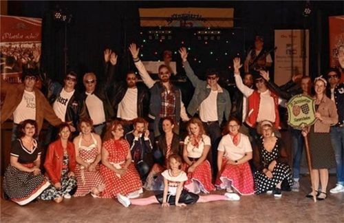 Die „Innviertler-Showtanzgruppe“ präsentiert ihr Können beim Lumpenball in Stephanskirchen. Foto re