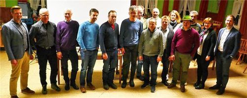 Die neu gewählte Teilnehmergemeinschaft mit Vertretern des ALE Oberbayern und Bürgermeister Christoph Vodermaier (rechts).Foto Zagler