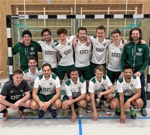Die SBR-Hockeyherren wurden bayerischer Vizemeister, hinten von links: Jonas Löwe, Alexander Göpfert, Elias Stalla, Michael Weber, Ben Promann, Maximilian Fußstetter, Betreuer Stefan Feduniw; vorne von links: Tim Bosecker, Christoph Blümbott, Marco Gottesheim, Mathias Häusler, Michael Peter und Mike Christoph. Auf dem Bild fehlen: Tobias Treibenreif, Markus Schwaiger, Felix Martin und Matthias Baumann.