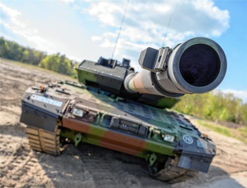 Ein Kampfpanzer der Bundeswehr vom Typ Leopard 2 A7V steht auf dem Übungsplatz. Seit Monaten wird über die Unterstützung der Ukraine mit Leopard-Panzern diskutiert. Foto dpa