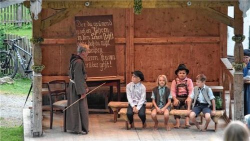 Eine Szene aus dem Theaterspiel zum Kirchwaldjubiläum.