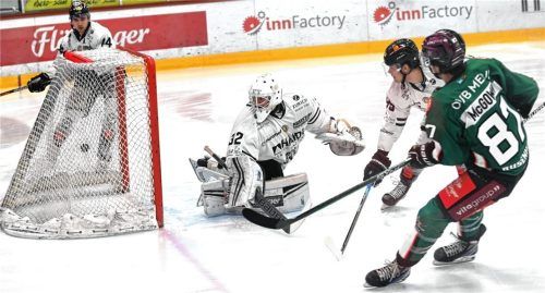 Eins der schnellsten Tore der Starbulls-Gechichte: Brad McGowan traf nach acht Sekunden zum 1:0. Foto Hans-Jürgen Ziegler