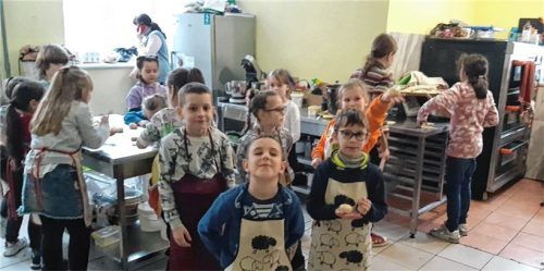 Einzigartiges Projekt an der Schule in Zytomyr: Unterrichtsfach Brotbacken Foto Levchenko