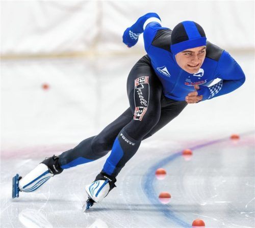 Felix Motschmann vom DEC Inzell will vor heimischem Publikum bei der Junioren-WM überzeugen.Foto Wukits