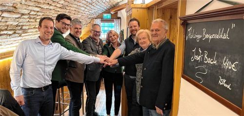 Freuen sich über die gemeinsame Zusammenarbeit: (von links) Klemens Kantner, Lorenz Stiglauer, Wolfgang Dichtl, Andreas Schmidt, Marisa Steegmüller, Sebastian Kirner sowie Elisabeth und Manfred Kirner. Foto Privat