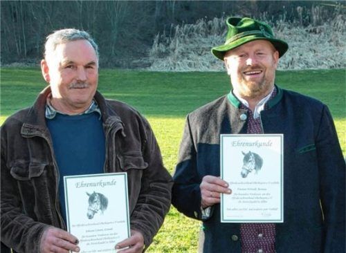 Für langjährige Treue geehrt: (von links) Hans Linner und Florian Wörndl. Fotos Berger