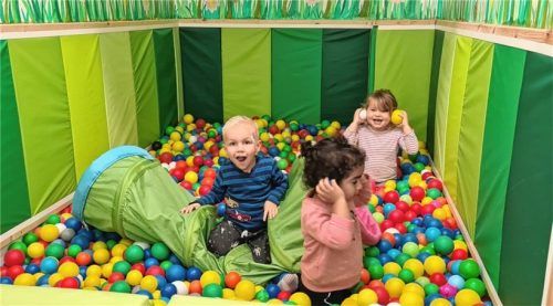 Genügend Betreuungsplätze wurden mit der neuen Kinderkrippe geschaffen. Unter anderem entstanden ein Bällebad, ein Spiel- und Essensraum und ein Ruheraum.