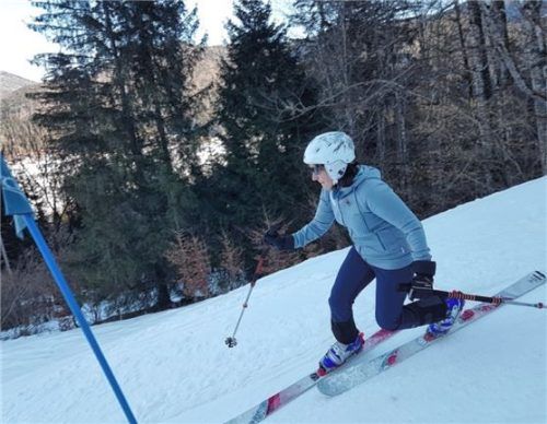 Geraldine Wiesner wurde Dorfmeisterin im eleganten Telemark-Stil. Fotos slv Bernau