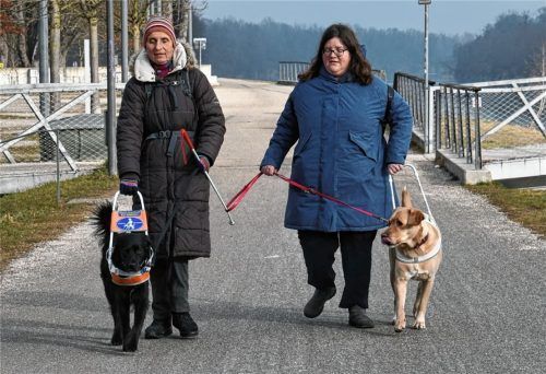 Hatten nach den Ereignissen vorab bei der Show keinen Spaß mehr: Eva-Maria Glofke-Schulz (links) mit Mäxchen und Sarah Kamhuber mit Louis. Foto Schlecker