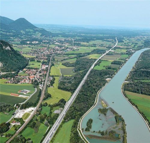 Im Landschaftsschutzgebiet „Inntal-Süd“ liegen zahlreiche Gemeinden, die sich durch die damit verbundenen Auflagen in ihrer Ortsentwicklung eingeengt sehen. Foto Schellmoser